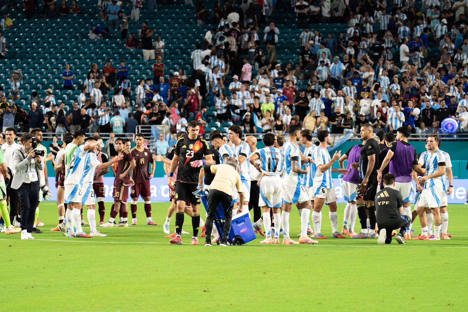 Saludo final del plantel